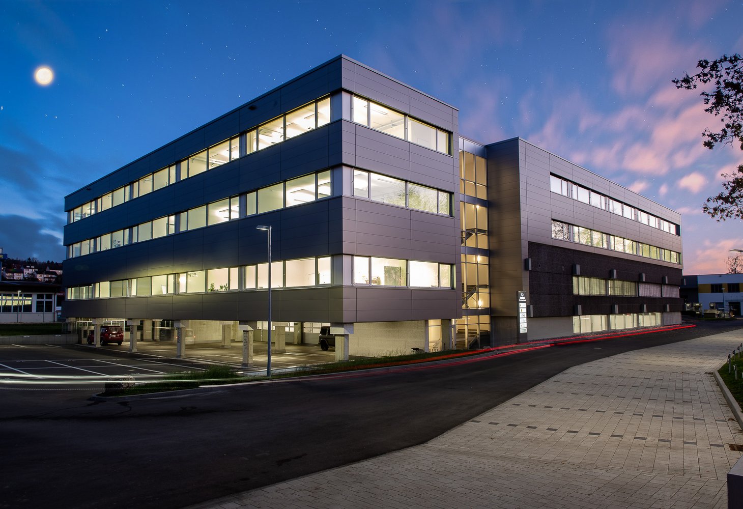 Außenaufnahme des Cubus Competence Center in Weingarten