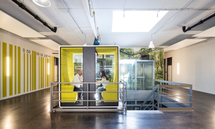 Eingangsbereich des Coworking Spaces von Grieb Immobilien