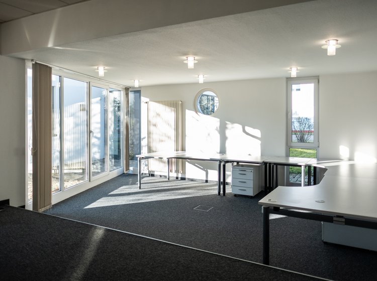 Ein lichtdurchflutetes Büro im Business Center „Herkner Straße" in Weingarten