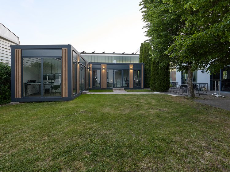 Haus West - Bürocontainer im Innehof